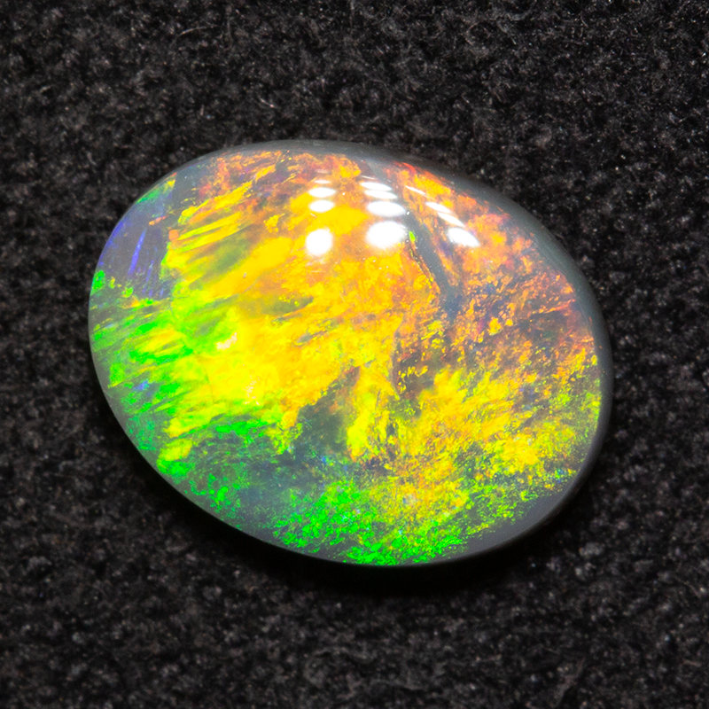 0.91 ct dark opal 8.2x6.4x2.6mm