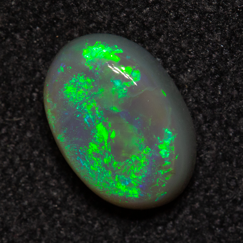 0.94 ct dark opal 7.9x5.4x3.2mm