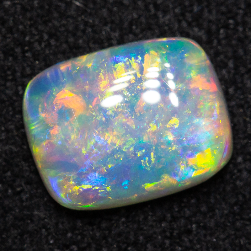 0.95 ct crystal opal 7.6x5.9x2.8mm