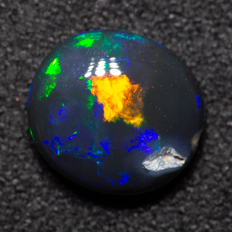 1.46 ct double-sided black opal 8.1x7.3x3.7mm