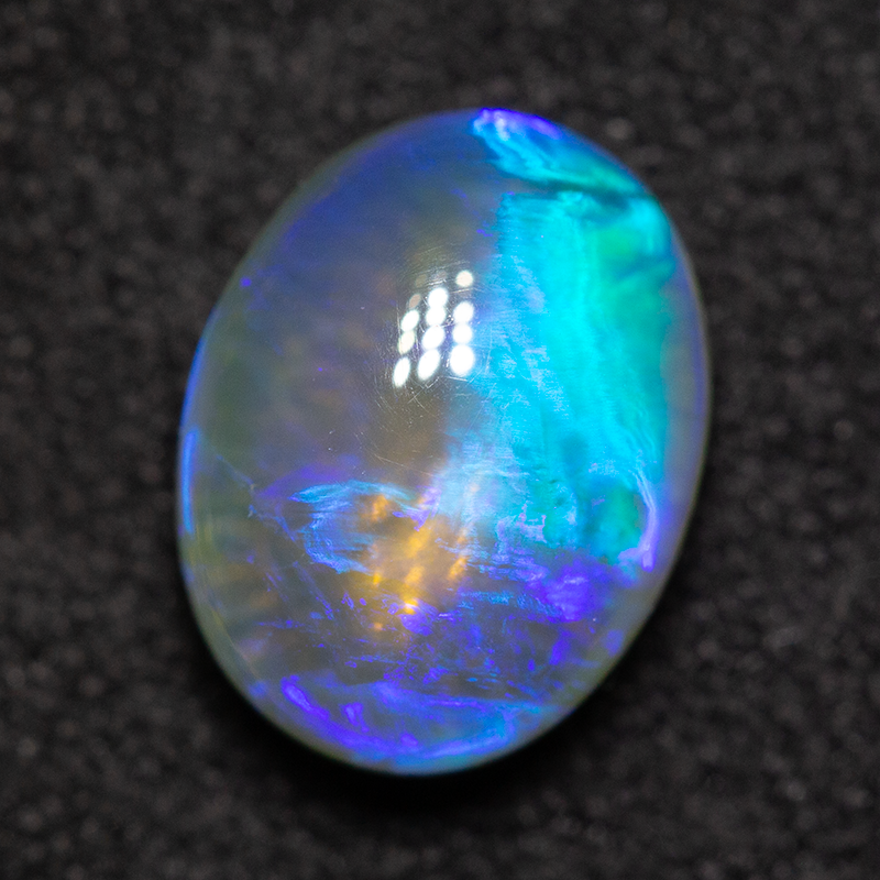 1.86 ct crystal opal 9.3x7.1x4.5mm