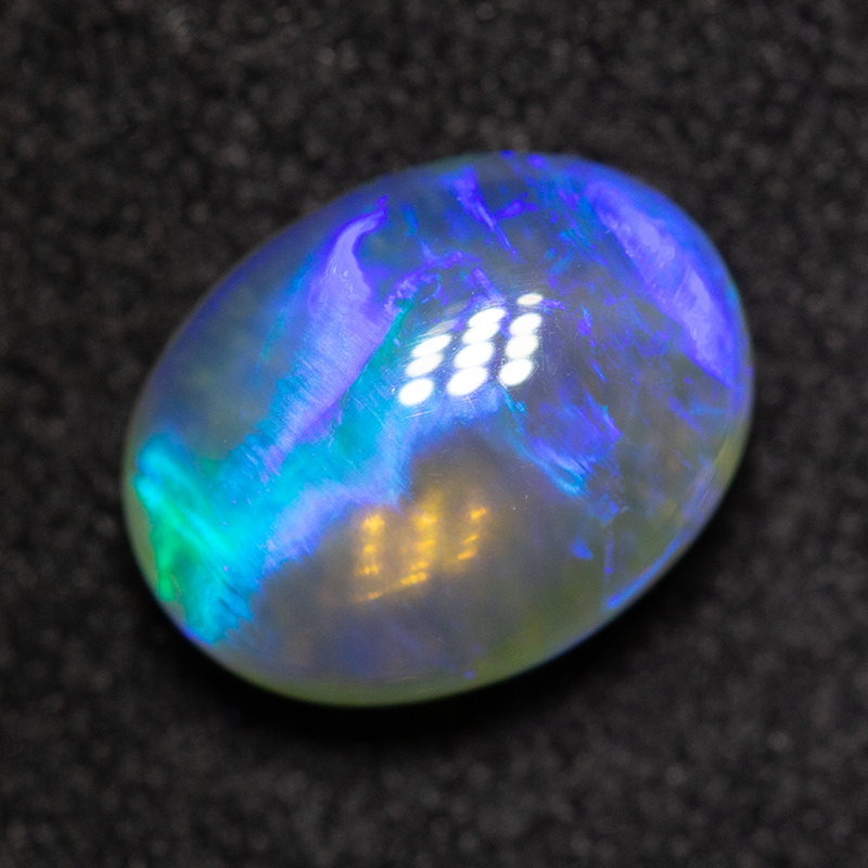 1.86 ct crystal opal 9.3x7.1x4.5mm