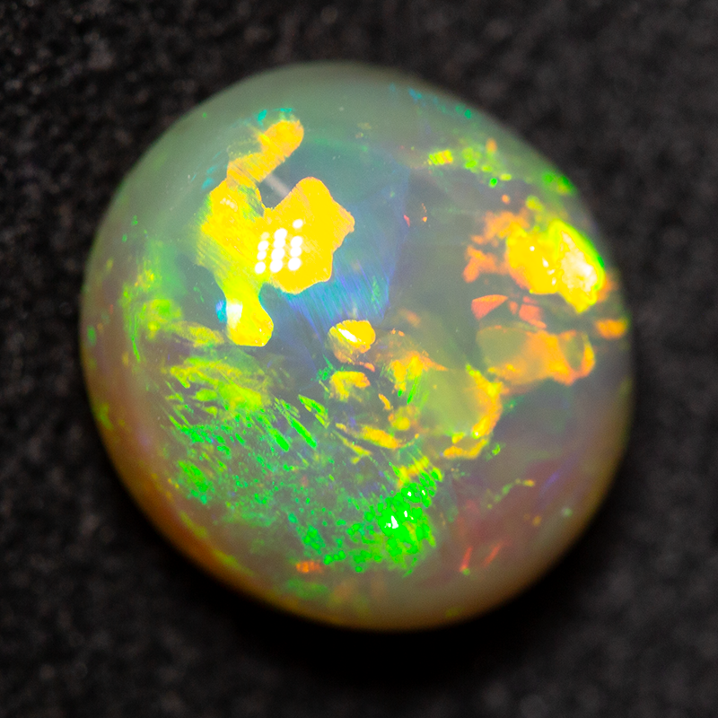 2.62 ct crystal opal 9.2x8.4x5.6mm