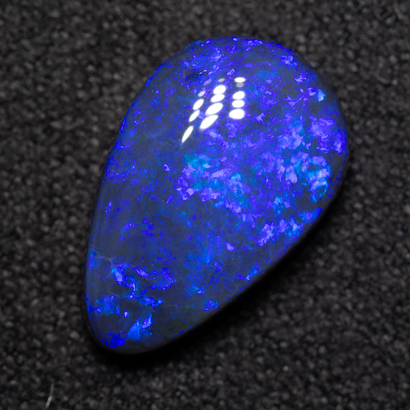 2.62 ct black opal 12.4x7.9x4.4mm