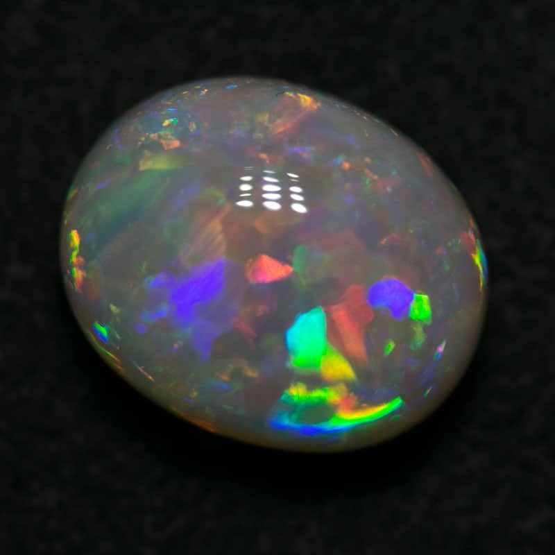 2.84 ct white opal 9.5x8x5.7mm