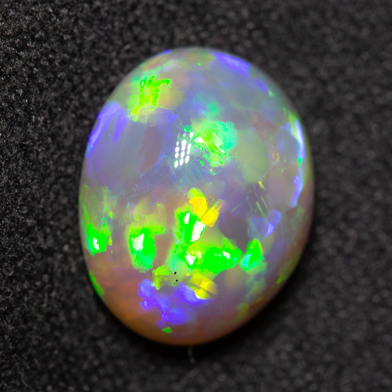 3.60 ct crystal opal 11.4x9.2x5.8mm