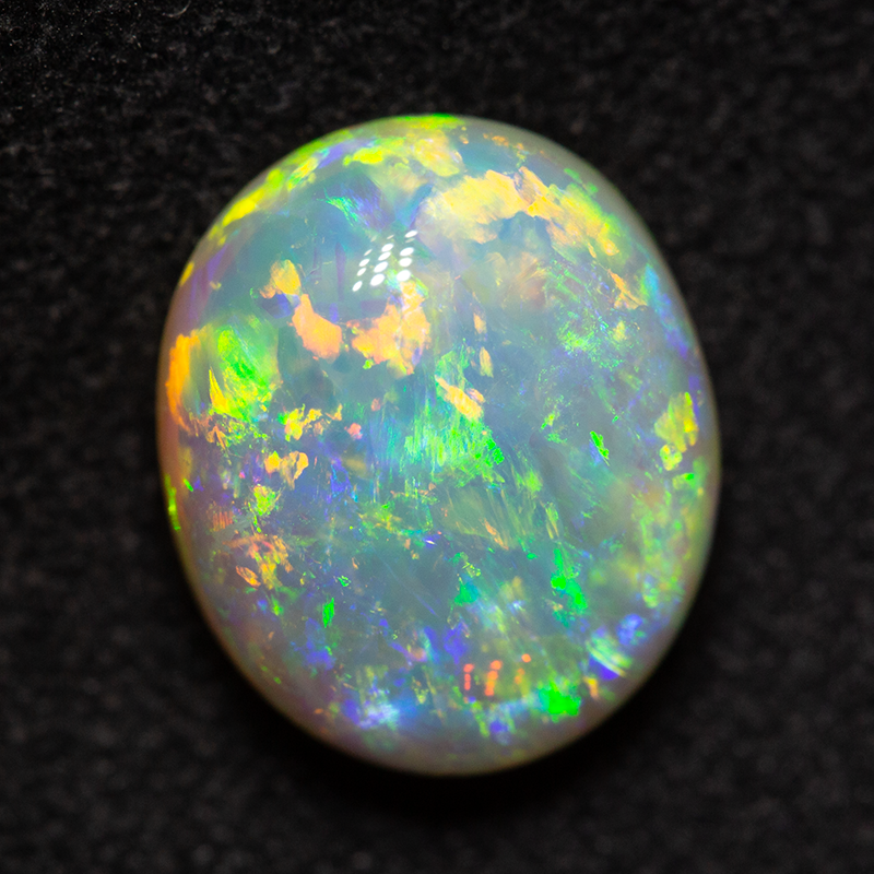 3.85 ct double-sided crystal opal 11.1x9.2x5.6mm