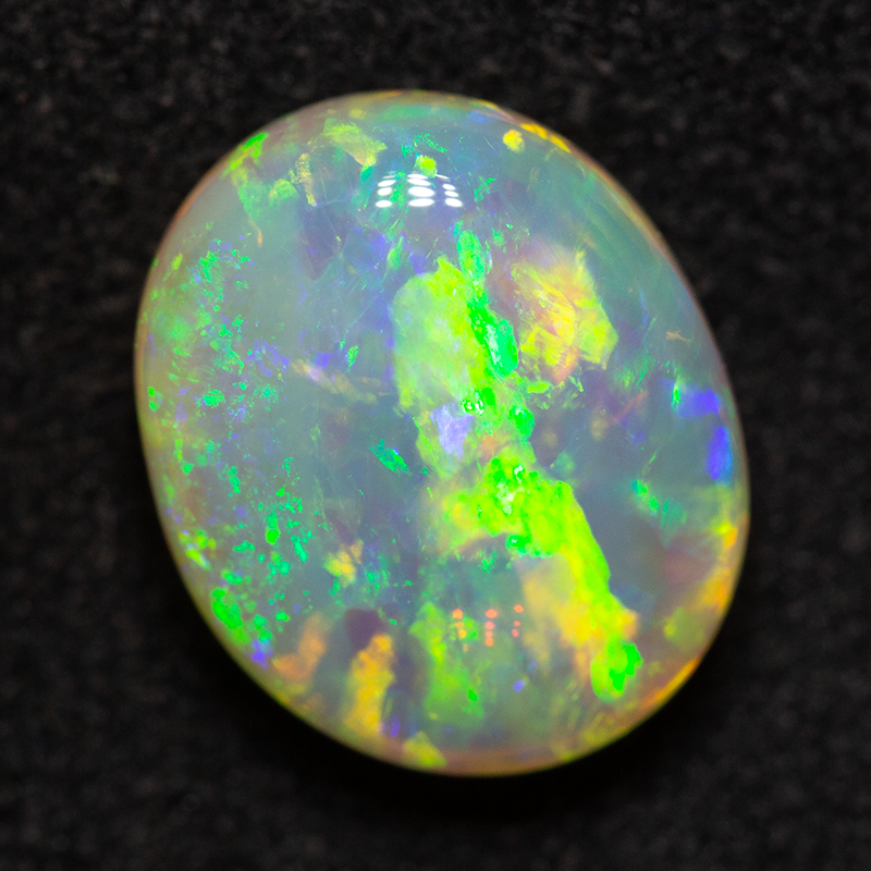 3.85 ct double-sided crystal opal 11.1x9.2x5.6mm