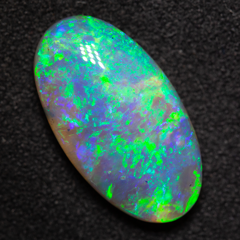 4.40 ct crystal opal 16.4x9x4.9mm