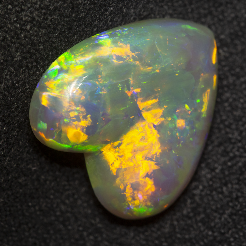 5.81 ct dark opal 14.7x14.4x4.8mm