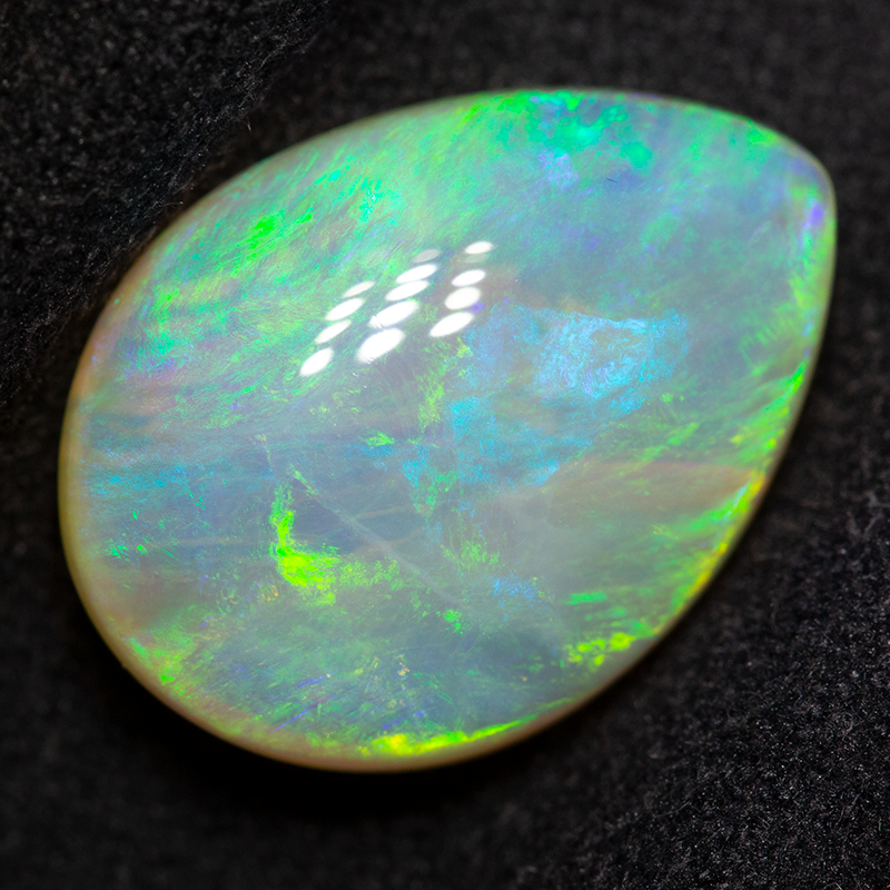 9.24 ct crystal opal 17.7x13.1x6.8mm