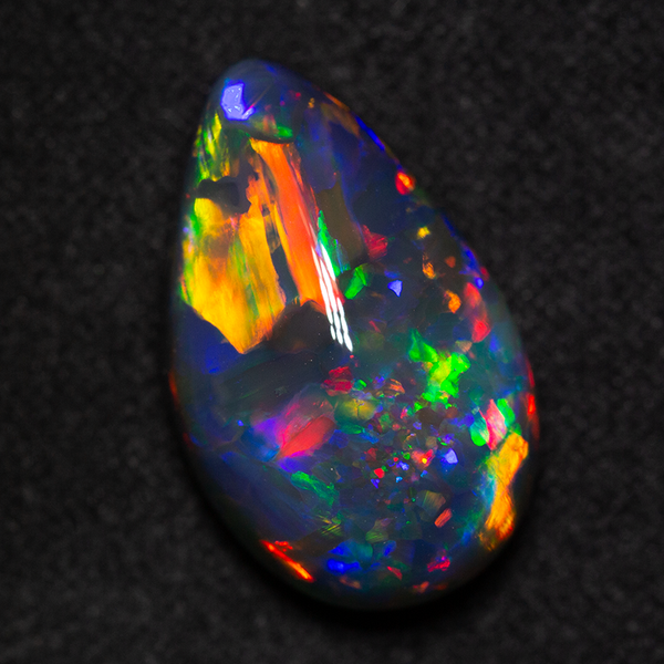 BLACK RABBiT お座り OPAL TYPE A 9.44 ct gem black opal 18.6x11.5x7.8mm