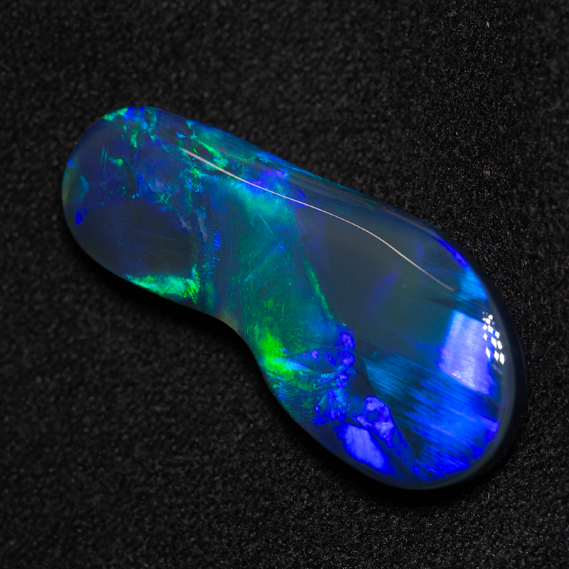 9.55 ct black opal foot 24.6x11.2x5.6mm