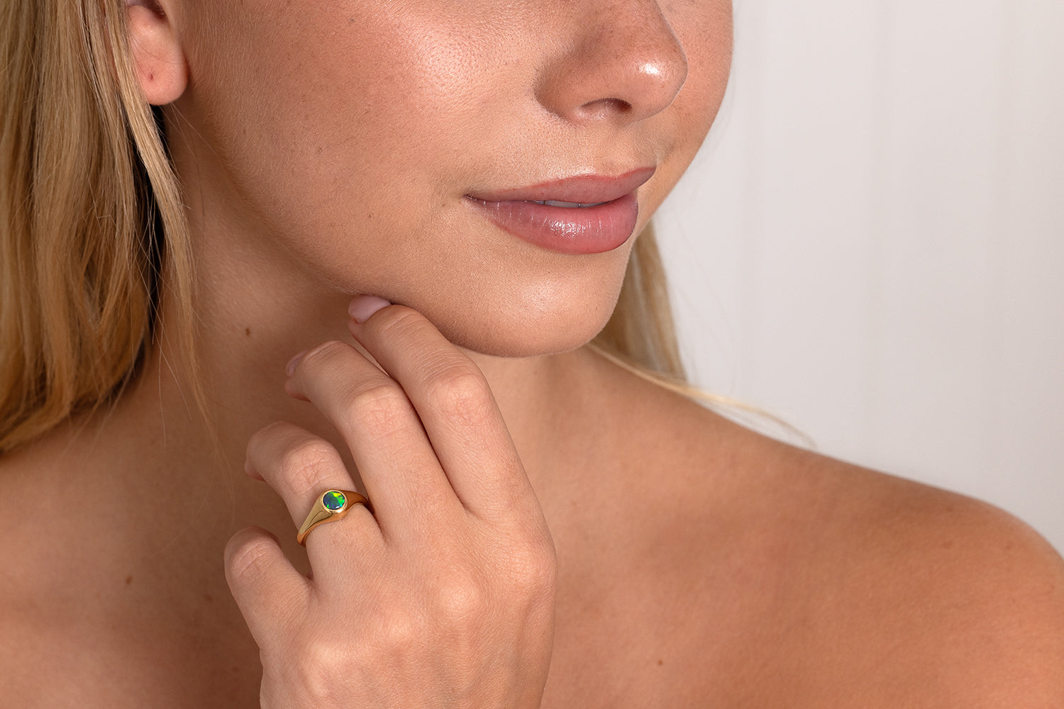 Valentina Petite — 18kt Yellow Gold 0.49 ct Black Opal Ring