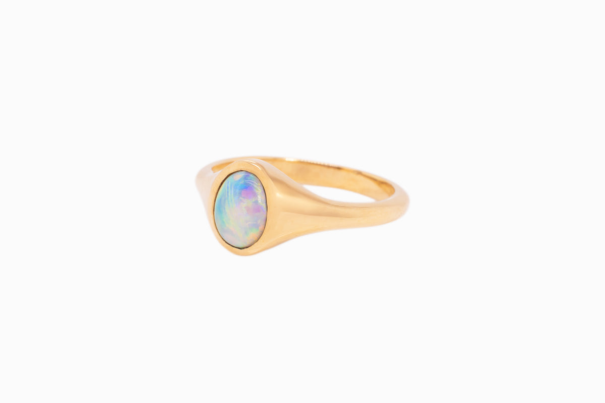 Valentina Petite — 18kt Yellow Gold 0.92 ct Crystal Opal Ring