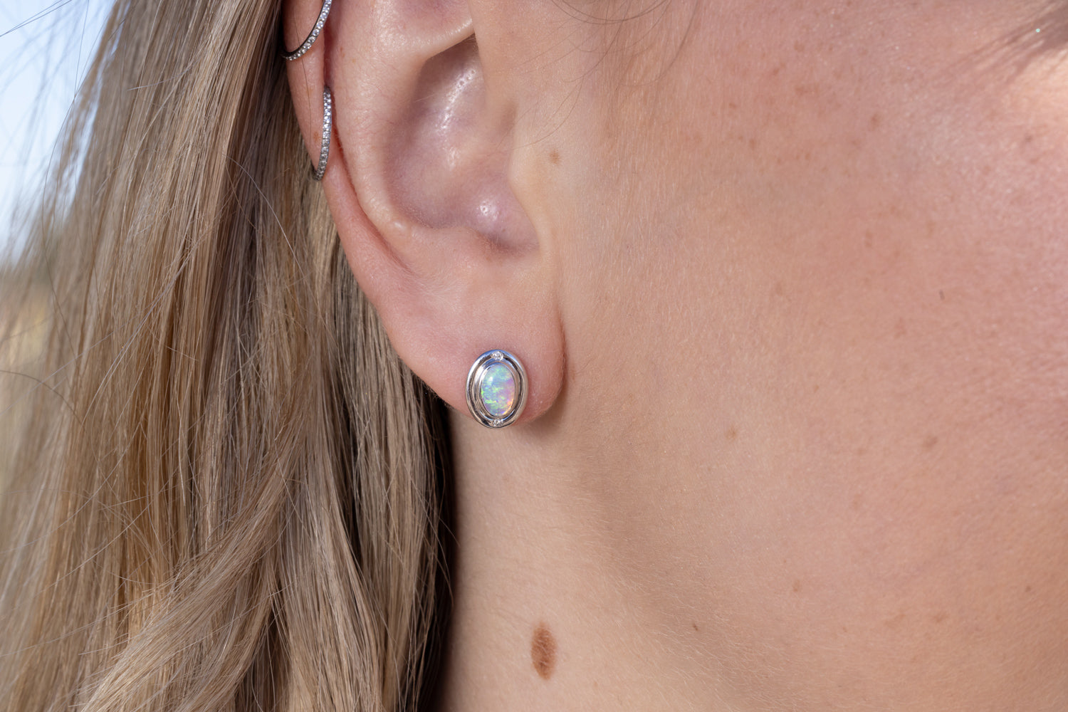 Vera — 18kt White Gold 0.55 ct Crystal Opal Diamond Stud Earrings